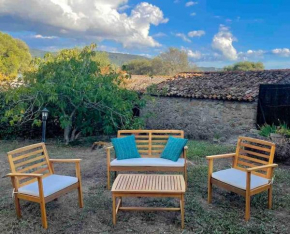 Premier étage d'une maison de campagne avec jardin